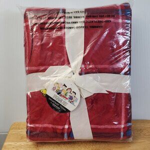 NWT Peanuts VelvetSoft Throw